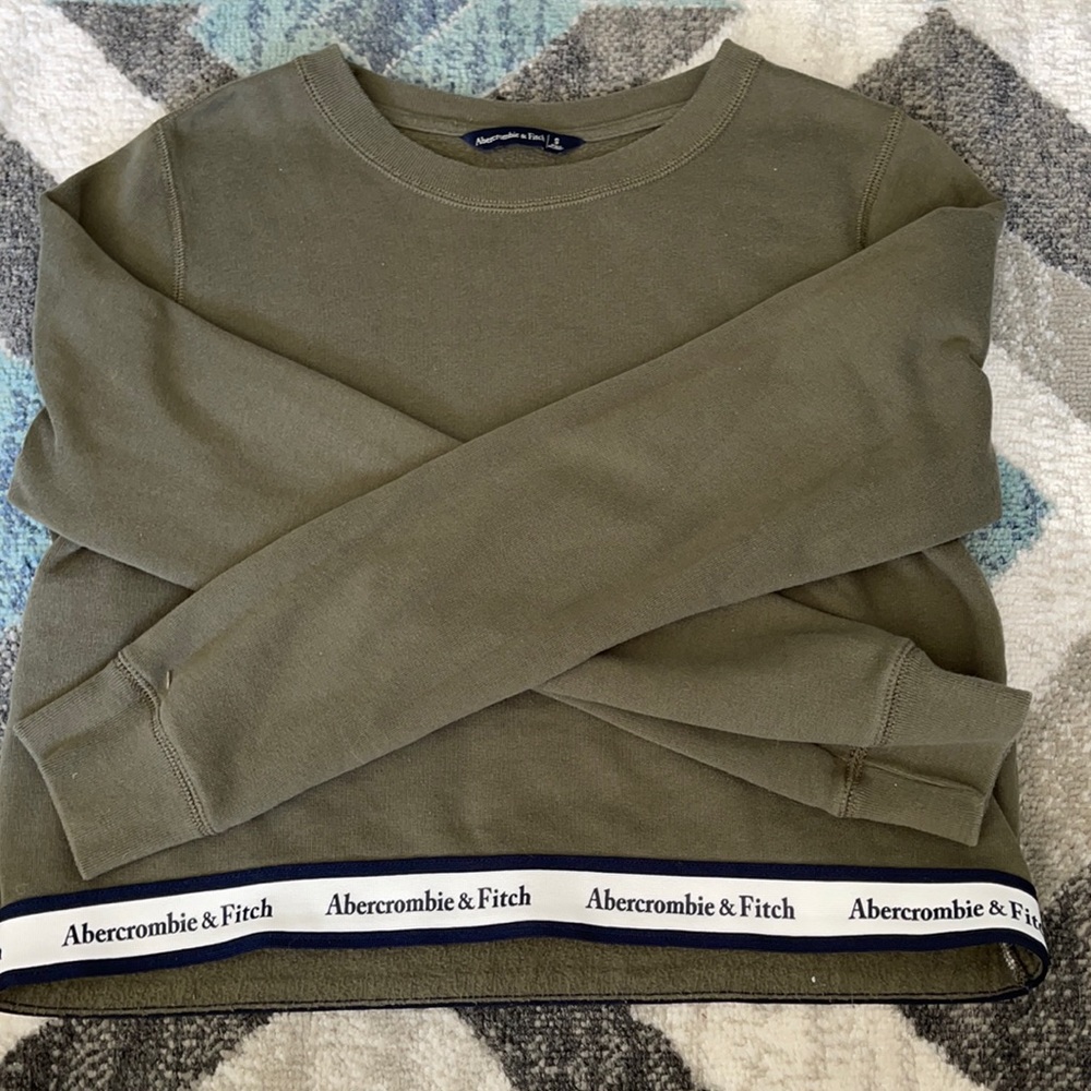 Abercrombie & Fitch Cropped Crew Neck